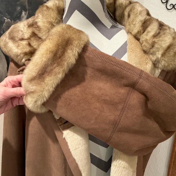 Brown suede faux fur trenchcoat - Picture 8 of 11